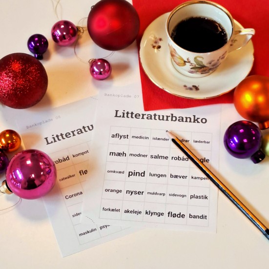 Bankoplader, julekugler og kaffe