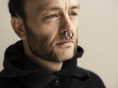 Portrætfoto af Mads Ananda Lodahl. 