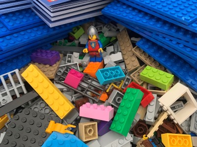 Børnearrangement med legoklodser